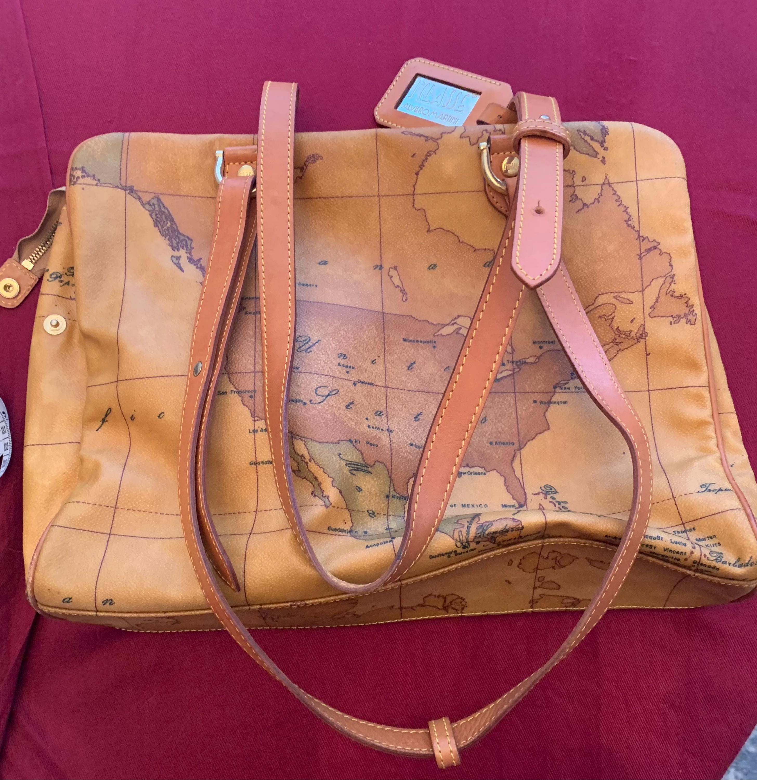 Alviero Martini Prima Classe Geo Map Leather Belt World Map Design Women Beige Alviero Martini 1a Classe Geo Map Print Soft Travel Bag  main image 4