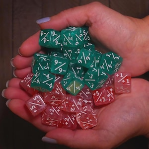 Plus & Minus Zählwürfel! Pfirsich und Minzgrün Swirly Farbthema. Großartiges Geschenk für Magic Spieler. 16mm Durchmesser!