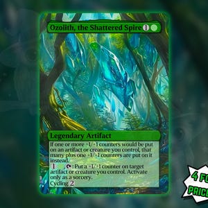 Peut inclure: Carte Magic: The Gathering verte, intitulée "Ozolith, the Shattered Spire". Elle présente un paysage fantastique avec des structures cristallines bleues et le texte "Legendary Artifact". Le texte "4 pour le prix de 3!" est également présent.
