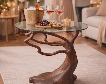 Tavolino rustico in legno massello, con base scultorea a forma di albero, complemento d'arredo moderno realizzato a mano.