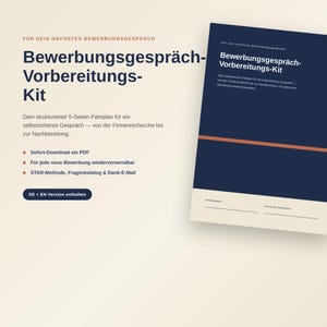 Op de afbeelding: Een document voor een sollicitatiegesprek voorbereidingskit met de tekst Bewerbungsgespräch-Vorbereitungs-Kit. Het heeft een donkerblauwe kop met witte tekst, een horizontale oranje lijn en een crèmekleurig onderste gedeelte met lijnen.