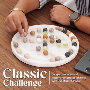 Marmor Solitaire-spelset | Brädspel i natursten | Lyxig soffbordsdekoration | Handgjord marmorpresent | Familjestrategispel