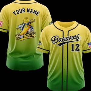 K&ouml;nnte beinhalten: Gelb-gr&uuml;nes Baseball-Trikot mit dem Wort "Bananas" in schwarzer Schrift auf der Brust und der Nummer 12. Auf der R&uuml;ckseite steht "Your Name" &uuml;ber einer Cartoon-Bananenfigur mit Sonnenbrille und Baseballschl&auml;ger.