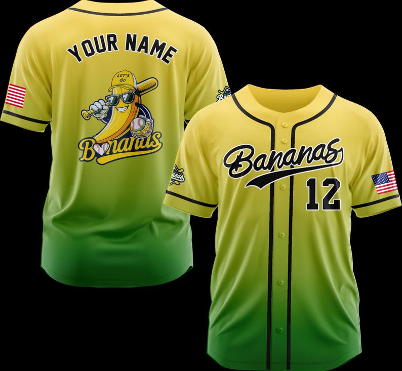 K&ouml;nnte beinhalten: Gelb-gr&uuml;nes Baseball-Trikot mit dem Wort "Bananas" in schwarzer Schrift auf der Brust und der Nummer 12. Auf der R&uuml;ckseite steht "Your Name" &uuml;ber einer Cartoon-Bananenfigur mit Sonnenbrille und Baseballschl&auml;ger.