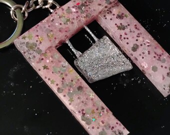 Chaveiro de resina guilhotina rosa com glitter