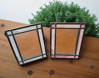 Molduras de vitral rosa e azul