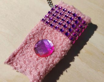Capa de isqueiro rosa em sherpa