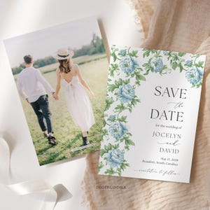 Blauwe chinoiserie aquarel save the date met foto, Grand Millennial Garden Party huwelijksaankondiging, preppy zuidelijke save-the-date-kaarten