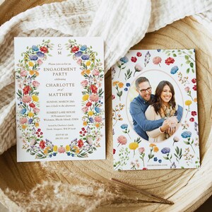 Elegante invito di fidanzamento botanico con foto, biglietto d'invito con foto per festa di fidanzamento boho, invito per festa di fidanzamento con fiori selvatici vintage