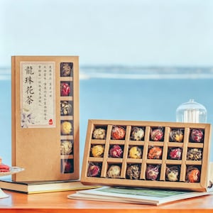 Chinesisches Bio Blooming Tea Balls Geschenkset - 18-teilige handgefertigte Blumenteebomben, Yunnan Raw Pu-erh & Kräuterblumentee für Teeliebhaber