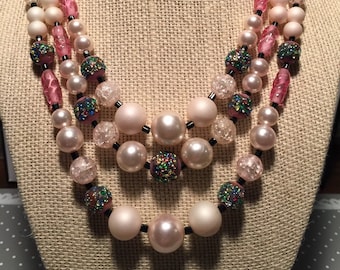 Collar de tres hebras estilo gargantilla de los años 50, 34 cm de largo con extensión de 6,35 cm.