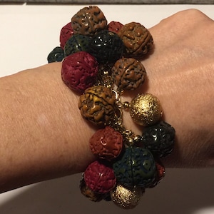 NAPIER Chunky Charm Bakelite seeds and Gold foil ball Bracelet, Vintage.