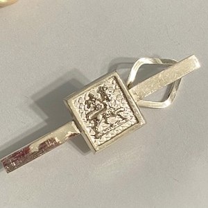 Lion Crest. Sterling silver tie bar.