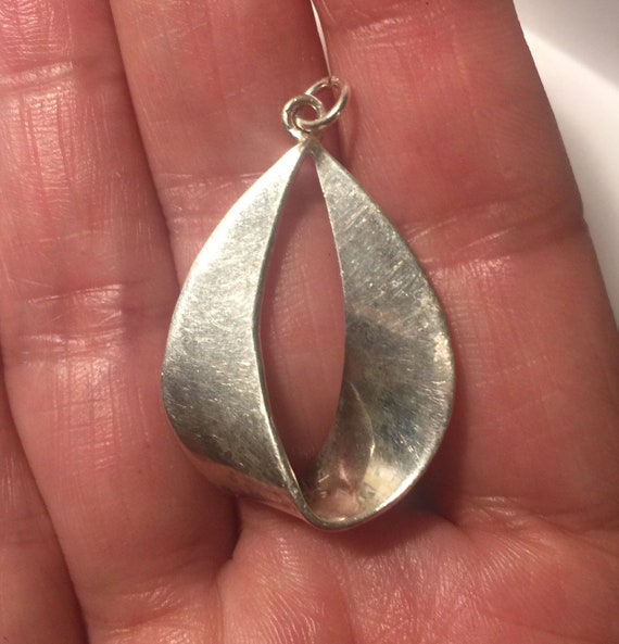 Ribbon Twist Sterling Silver Pendant