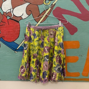 Y2K purple and green floral silk skirt / slip skirt / fluttery / sheer overlay / size 8 / deadstock / medium / 00s / satc / chartreuse / m image 1