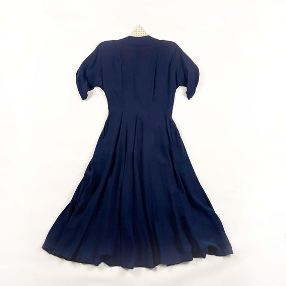 1940s Navy Blue Rayon Short Sleeve Day Dress with… - image 7