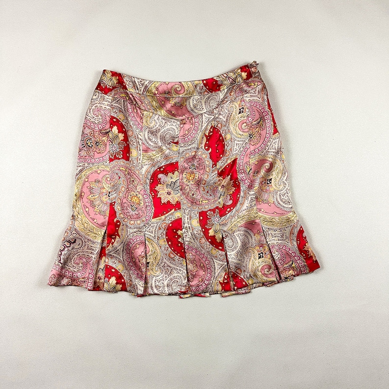 y2k Red and Orange Paisley Silk Midi Skirt / Ruffle Hem / Box Pleat / Size 14 / Fit and Flare / 00s / Fluttery / Vision Apparel / Cowgirl / image 1
