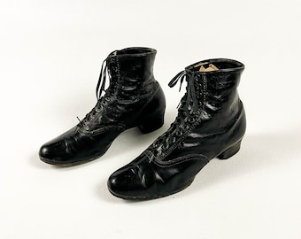 Victorian Antique Black Leather Boots / Booties / Lace Up / Size 8 / Vintage Boots / Edwardian / Ankle Boots / Granny / Witch /