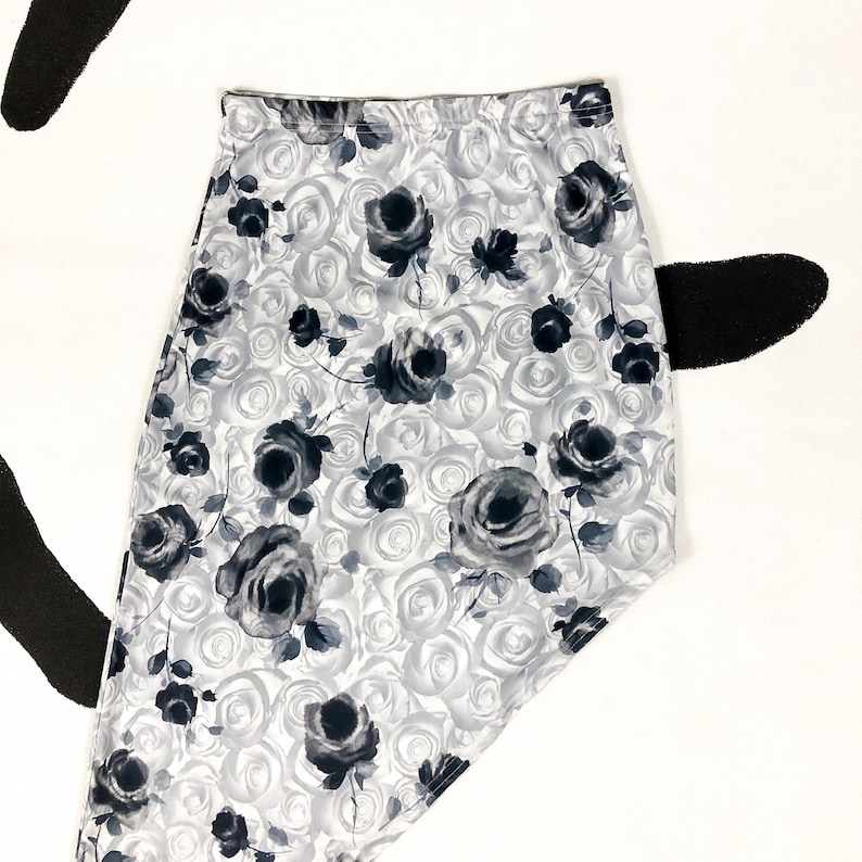 90s Asymmetrical Hem Rose Print Skirt / High Low / y2k / Photorealistic / Greyscale / Black and White / Joule / Large / Destinys Child / L image 2