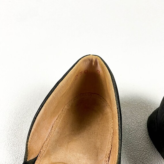 Slippers with puff ball shop