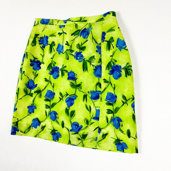 1990s Neon Green and Blue Rose Print Mini Skirt /… - image 2