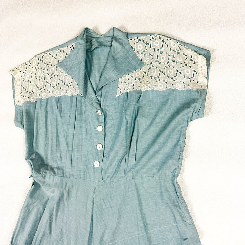 1940s 1950s Light Blue Day Dress with White cotton Eyelet Shoulder Details / Cut Outs / Side Zip / Baby Blue / 36 Waist / Large / XL / Plus image 4