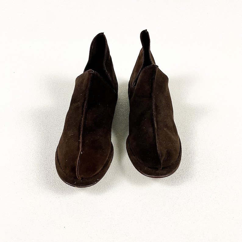 1940s Brown Suede Pointy Wedge Boots / Booties / Slip On / Leather / 1940s / Solid / 8 / Seamed / Novelty / Robin Hood / image 2