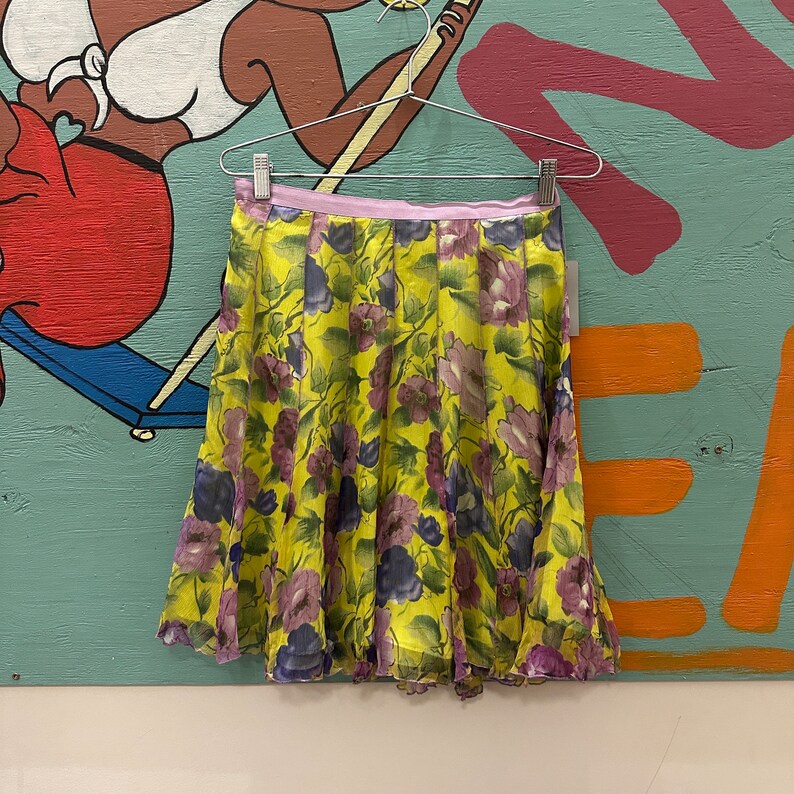 Y2K purple and green floral silk skirt / slip skirt / fluttery / sheer overlay / size 8 / deadstock / medium / 00s / satc / chartreuse / m image 6