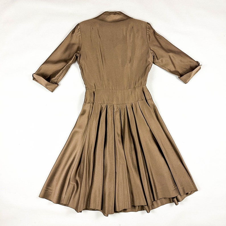 1950s McKettrick Brown Iridescent Fit and Flare Dress / Shirtwaist / Shirtdress / Shark Skin / Built in Belt / 28 Waist / New Look / M / image 2