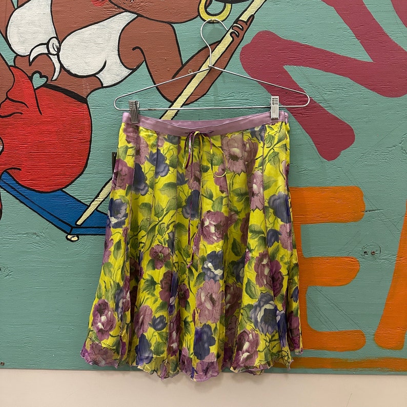 Y2K purple and green floral silk skirt / slip skirt / fluttery / sheer overlay / size 8 / deadstock / medium / 00s / satc / chartreuse / m image 1