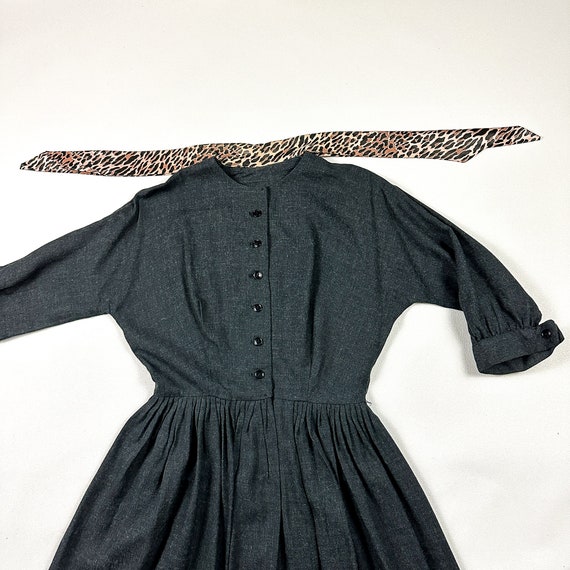 Vintage 1950s Grey Fit and Flare Day Dress with C… - image 4