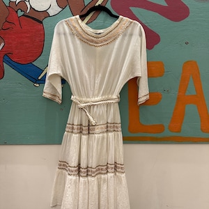 1950s White and Gold Square Dancing Dress / Patio Dress / Western / Circle Skirt / Small / Circle Skirt / Pin Up / VLV / Tea Length / 50s /