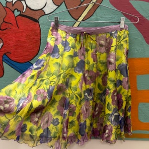 Y2K purple and green floral silk skirt / slip skirt / fluttery / sheer overlay / size 8 / deadstock / medium / 00s / satc / chartreuse / m image 2