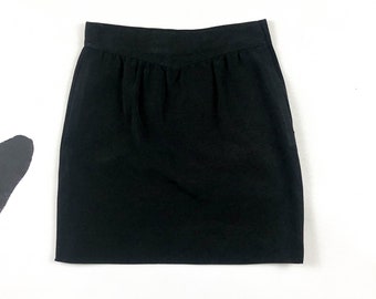 90s Louis Feraud Black Grosgrain Mini Skirt / Solid / Textured / Minimal / Size 38 / 29 Waist / Medium / Basic / Designer / 80s / Ribbed /