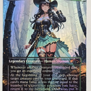 Könnte beinhalten: Eine holografische Magic: The Gathering-Karte mit "Meren of Clan Nel Toth". Die Karte zeigt eine weibliche Figur in einer schwarzen Jacke, einem türkisfarbenen Rock und einem breitkrempigen Hut. Der Text enthält "Legendary Creature - Human Shaman" und Spielanweisungen. Die Stärke und Zähigkeit der Karte betragen 3/4.