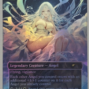 Pode incluir: Um cartão colecionável holográfico com a personagem "Giada, Fonte de Esperança". O cartão retrata um anjo feminino com longos cabelos brancos e um vestido esvoaçante. O texto do cartão descreve as habilidades do anjo, incluindo voar e vigilância.