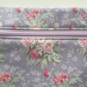 Tilda vintage roses project bag W14 x H11. Softly padded pouch for cross stitch embroidery needlework WIPs. Lilac, mauve, purple. image 4