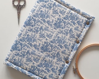 Maison Sajou cross-stitch companion/clutch for notions. 2 zipped pockets, floss-drops clip, thread bed. 18"x12" open. Toile de Jouy.