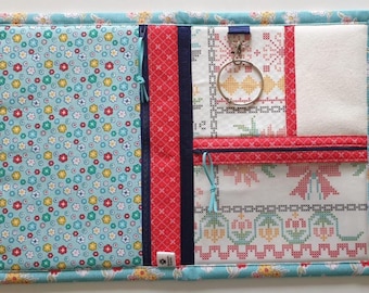 Lori Holt fabrics cross-stitch companion/clutch for notions & accessories. 2 zipped pockets, floss-drops clip, thread bed. 18"x12" open.