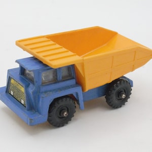 Vintage 1970s Corgi dump truck miniature Corgi Juniors Dumper die cast realistic replica toy quarry rock truck Gt. Britain 1973