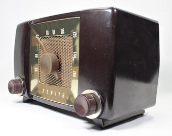 Vintage Zenith tube Bakelite AM tuner radio art deco style polished brass dial dark maroon gloss finish red light working fully restored