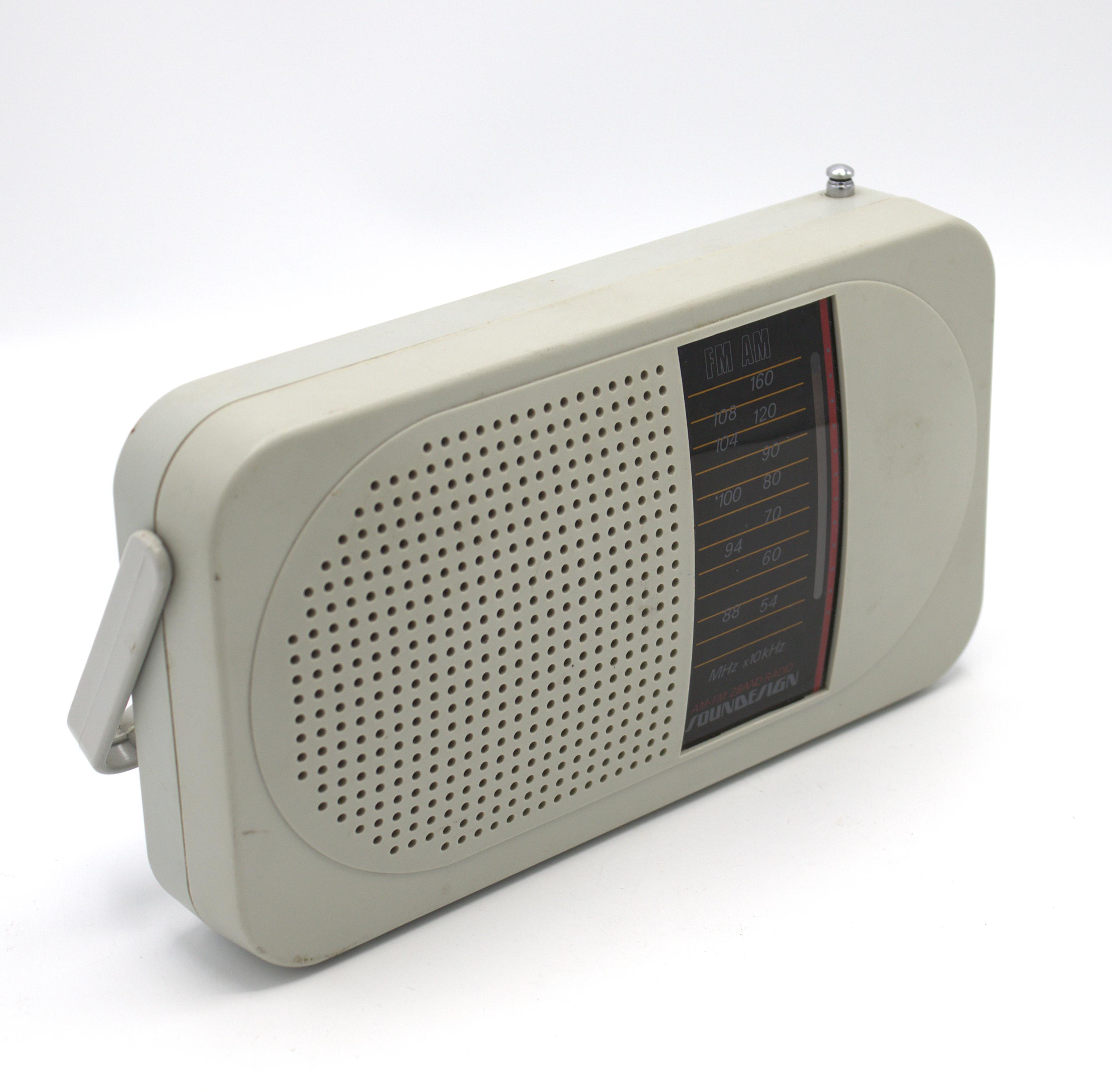 Vintage Soundesign Mini Boombox AM/FM Radio Receiver White Mod 80s-90s ...