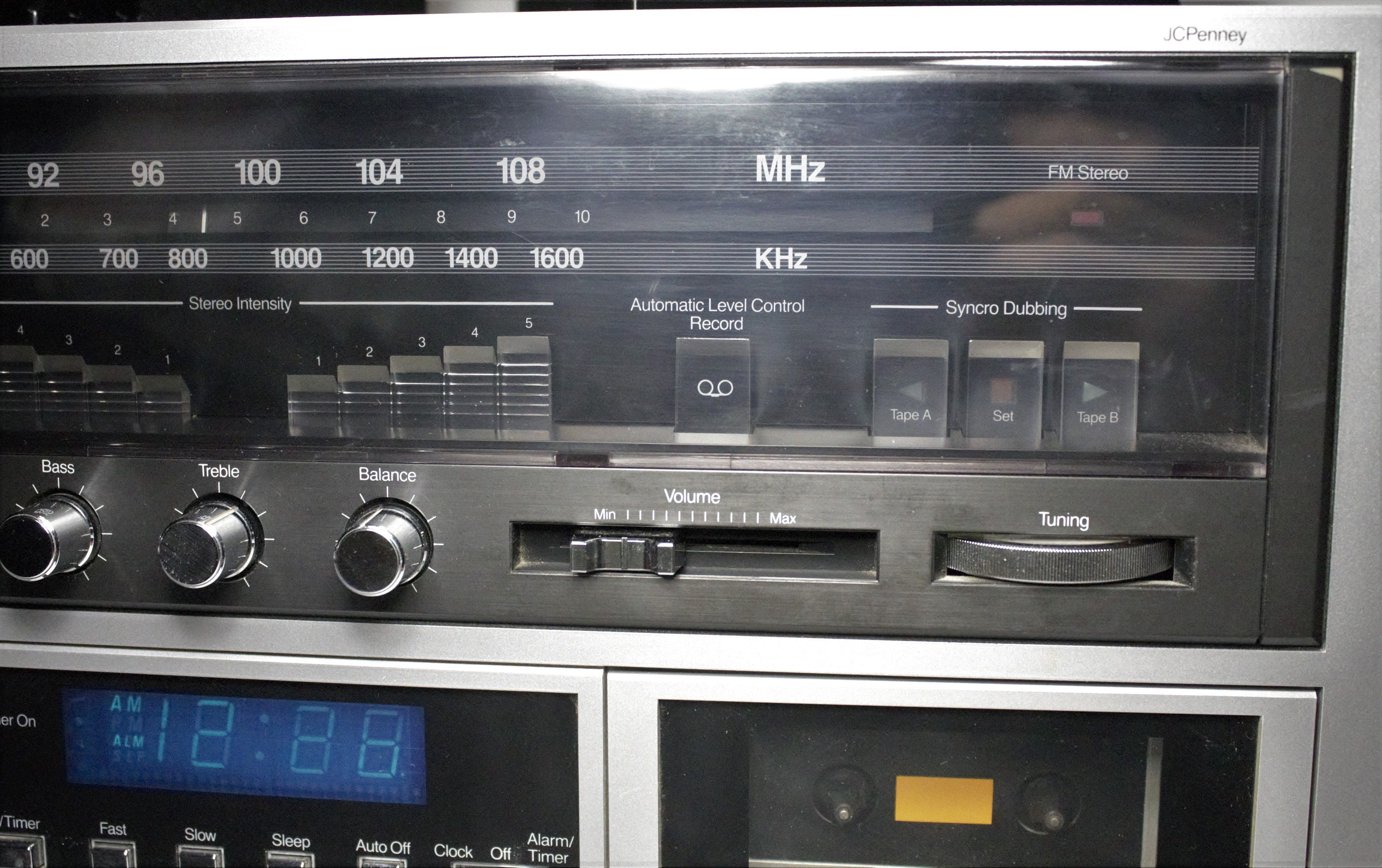 RETROMANIA - ¿A que edad tuviste tu primer radio cassette con doble pletina?.  En la imagen: Sony CFS-W400 (1986)