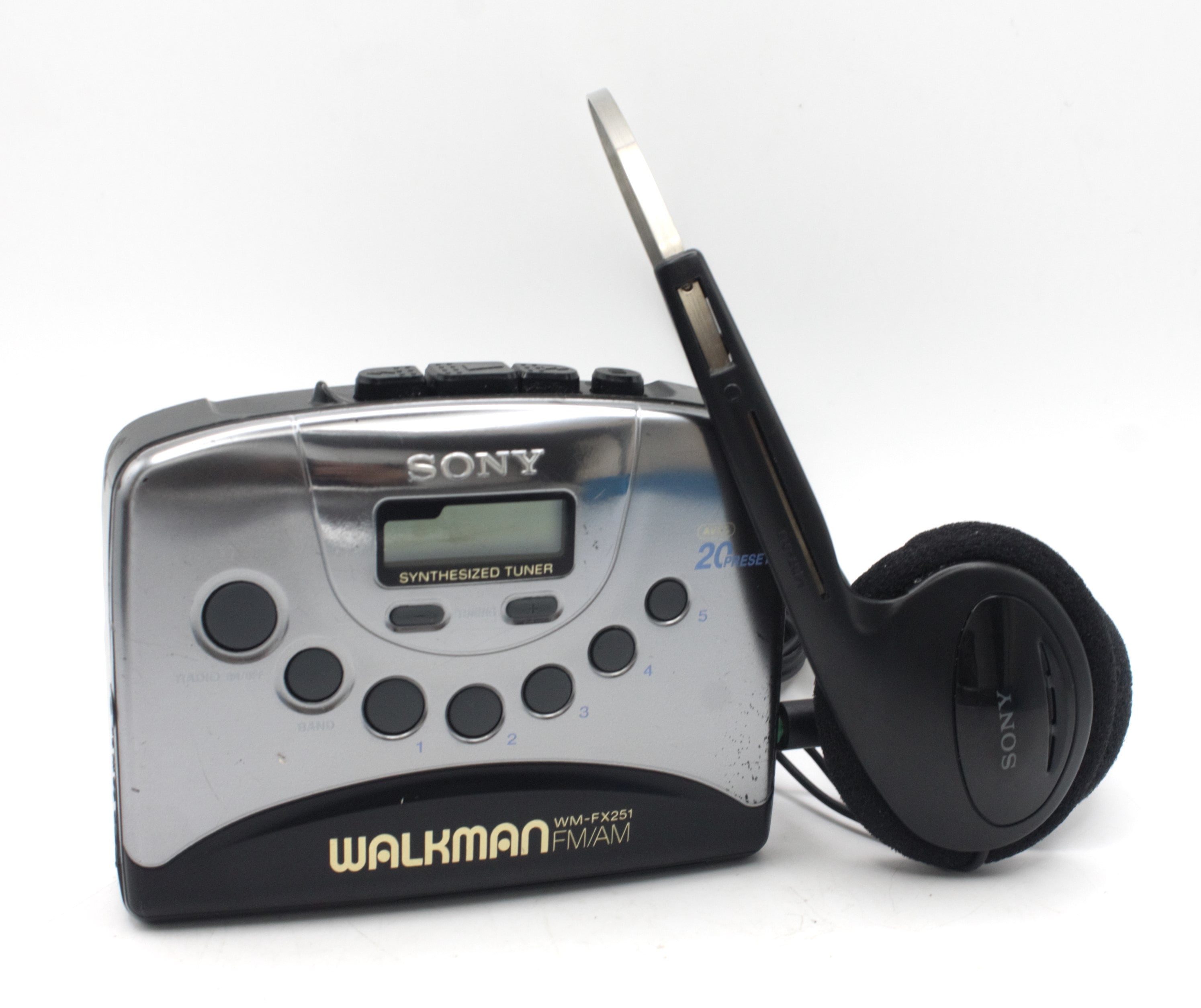 ポータブルプレーヤー SHARP MD-MT100 & SONY WALKMAN WM-EX500 Vintage Sony Walkman Portable Stereo Cassette Player Silver