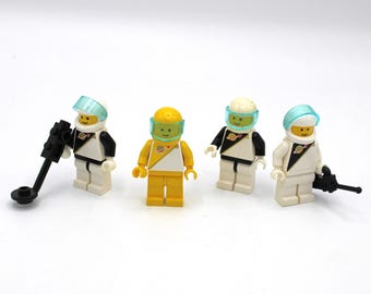 Vintage Lego Mini-fig set Space second generation black white yellow with visor helmets 1980s Legoland Space Adventure figures