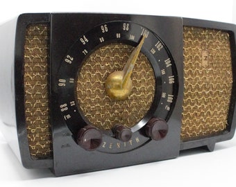 Vintage tube radio mid-century Zenith AM/FM Bakelite brass metallic cloth covered speaker tuner 1950s working restored