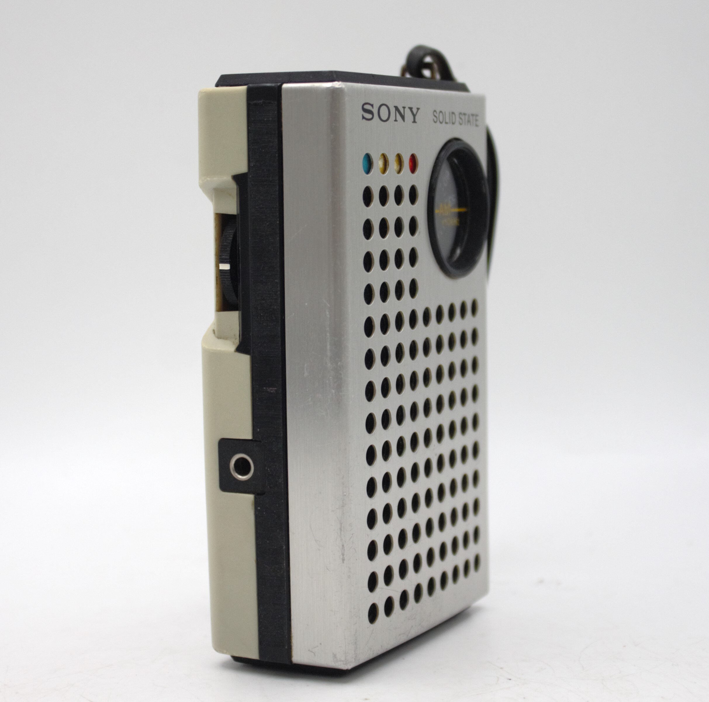 Vintage 1960s Sony Transistor Radio Solid State AM Receiver Vintage 1960s Sony Transistor Radio Solid State AM Receiver