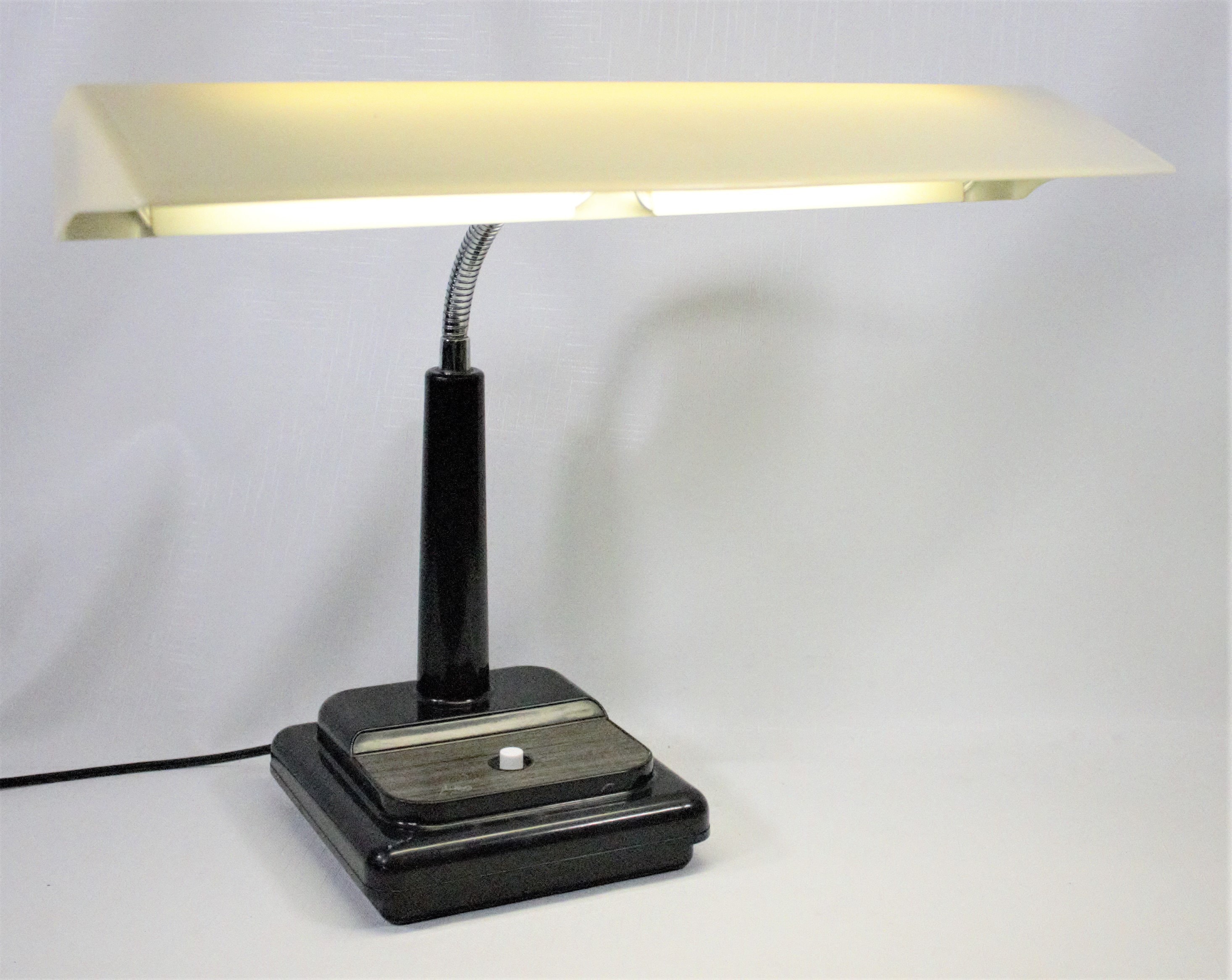 Vintage Panasonic Desk Lamp Fluorescent Woodgrain Lighted Vintage Panasonic Desk Lamp Fluorescent Woodgrain Lighted