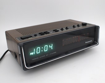Vintage Panasonic digital dual alarm clock radio AM/FM receiver green LED lighted display backlit tuner woodgrain mod 70s design