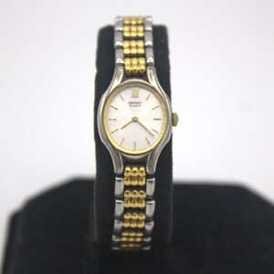 Vintage Seiko woman's wristwatch analog dial polished silver chrome and gold tone quartz watch Japan 1980s bild 3